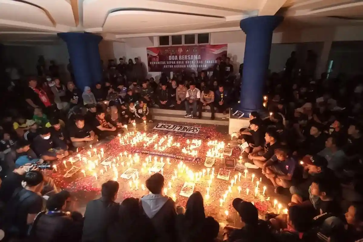 Aksi 1.000 Lilin di Stadion Benteng Reborn, ada 5 Sikap yang Disepakati para Suporter Sepak Bola