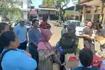 Suasana-saat-vaksinasi-dan-sterilisasi-HPR-di-kantor-Desa-Pohsanten-Kecamatan-Mendoyo.jpg