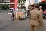 Satpol PP Usir PKL di Kawasan Kota Tua Jakarta