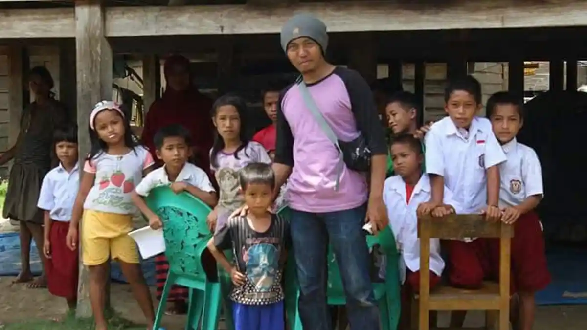 Murid SDN 237 Salupaku Luwu Utara Belajar di Kolong Rumah Warga, Ini Sebabnya