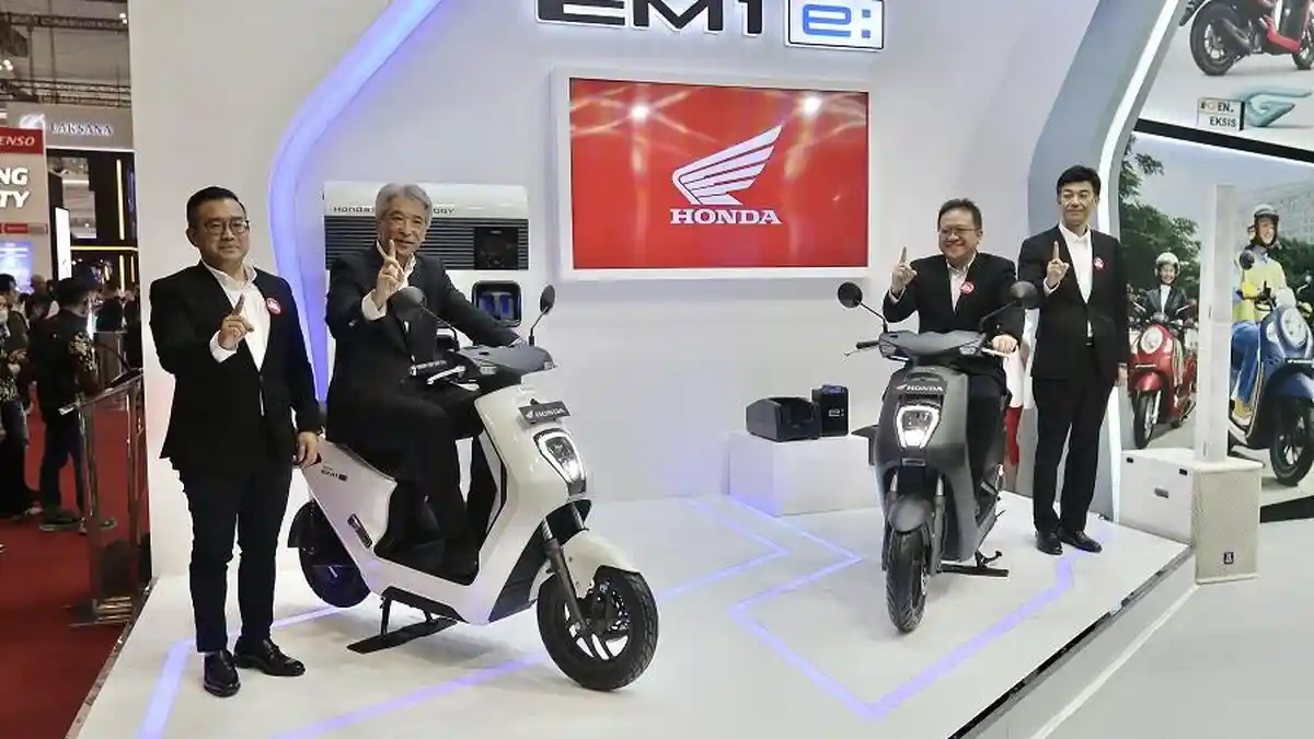 Jawab Penantian Konsumen, AHM Luncurkan Sepeda Motor Listrik Honda EM1 e: