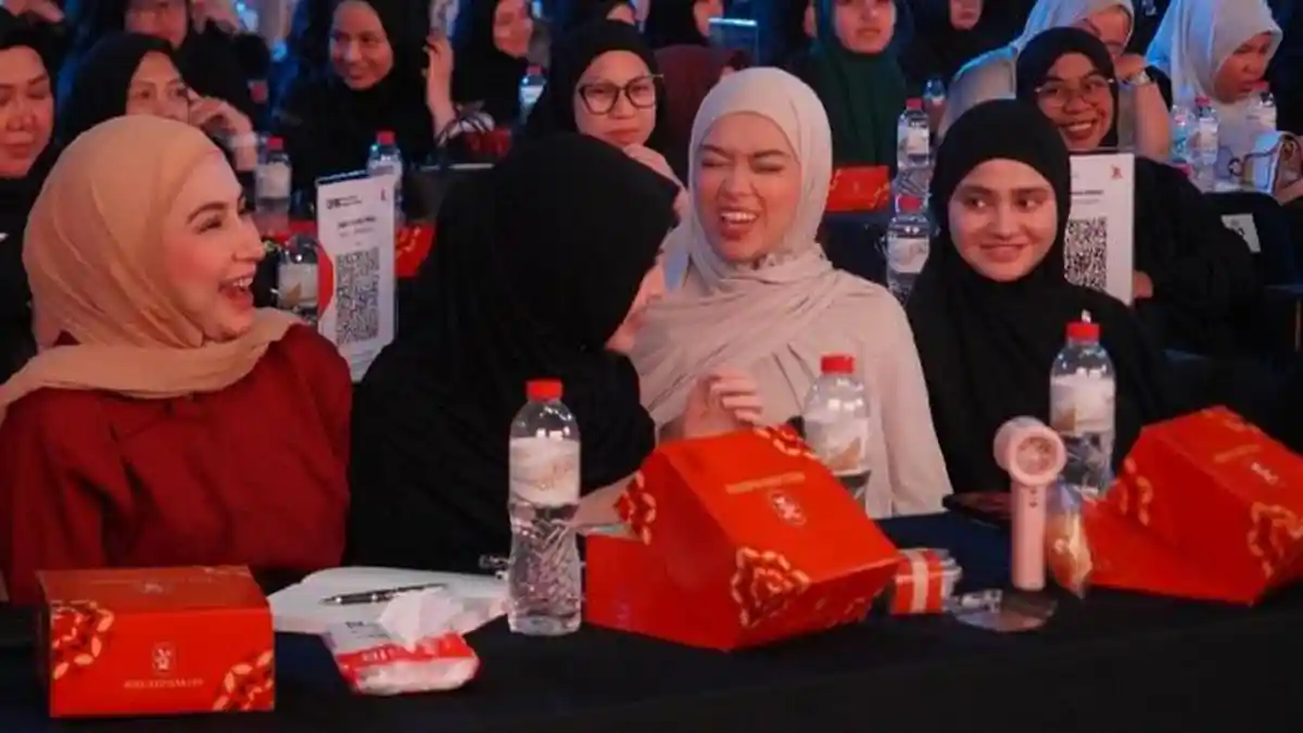 Dakwah Ustadzah Aisyah Farid Soal Kematian dan Surga Didengarkan Syifa Hadju & Rebecca Klopper