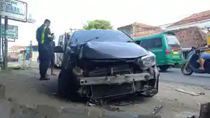 19102025-kecelakaan-mobil-honda-brio-di-jekulo-kudus.jpg