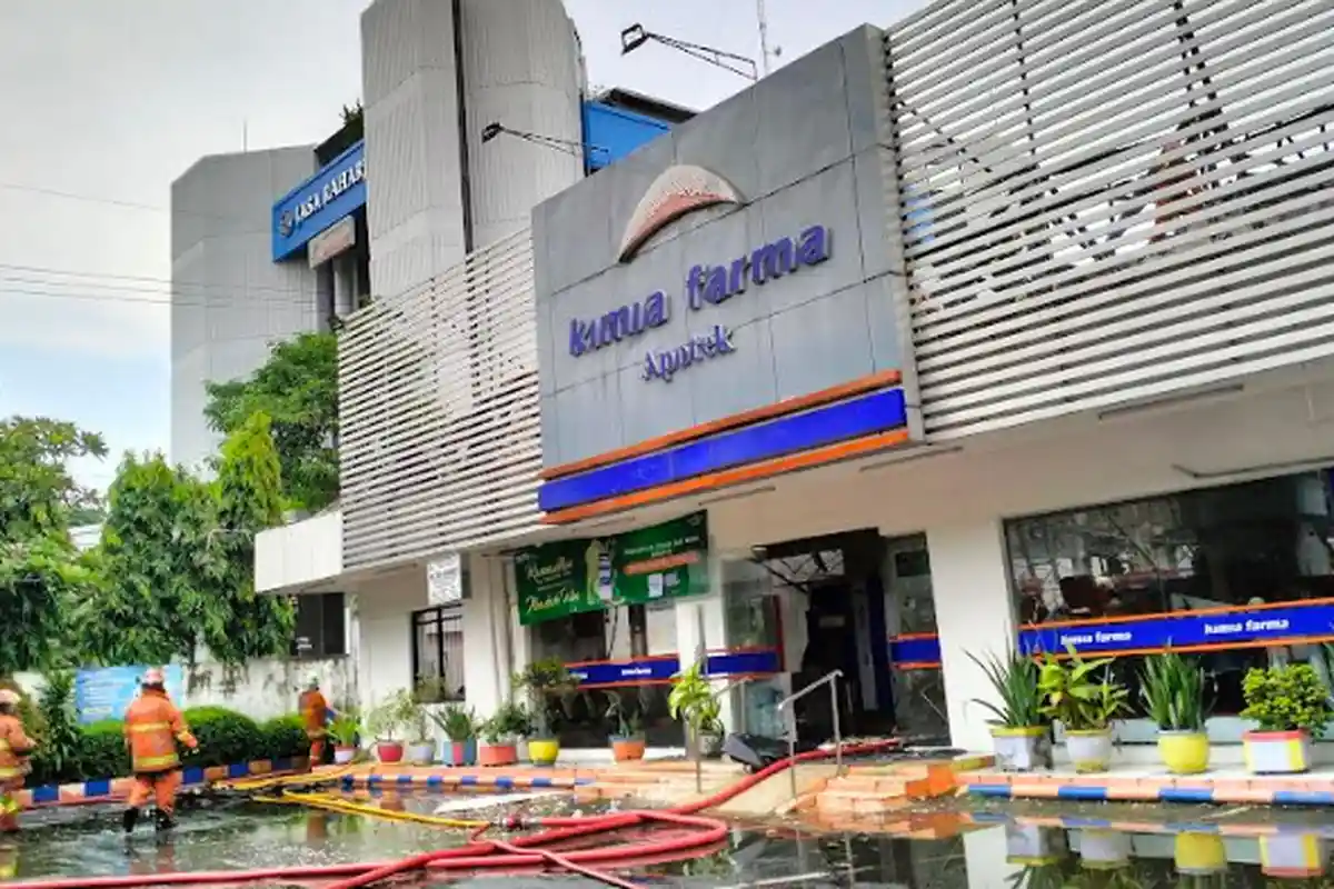 Saksi Mata Beberkan Kronologi dan Penyebab Kebakaran Apotek Kimia Farma Diponegoro Surabaya