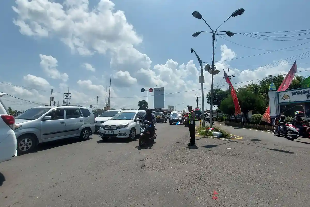 Simpang Tiga Mengkreng Kediri Terpantau Ramai Lancar usai Cuti Libur Lebaran, Tak Ada Penumpukan