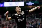 dusan-tadic-mencetak-angka-ke-gawang-real-madrid.jpg