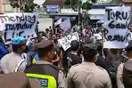 warga-demo-tuntut-kades-cilongok-mundur.jpg