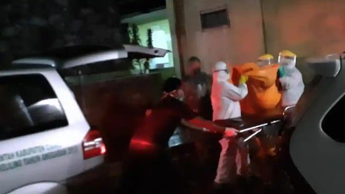 Mayat di Halaman Masjid Tak Ada yang Berani Mendekat, 'Telantar' Sejam Sebelum Ada Petugas Pakai APD