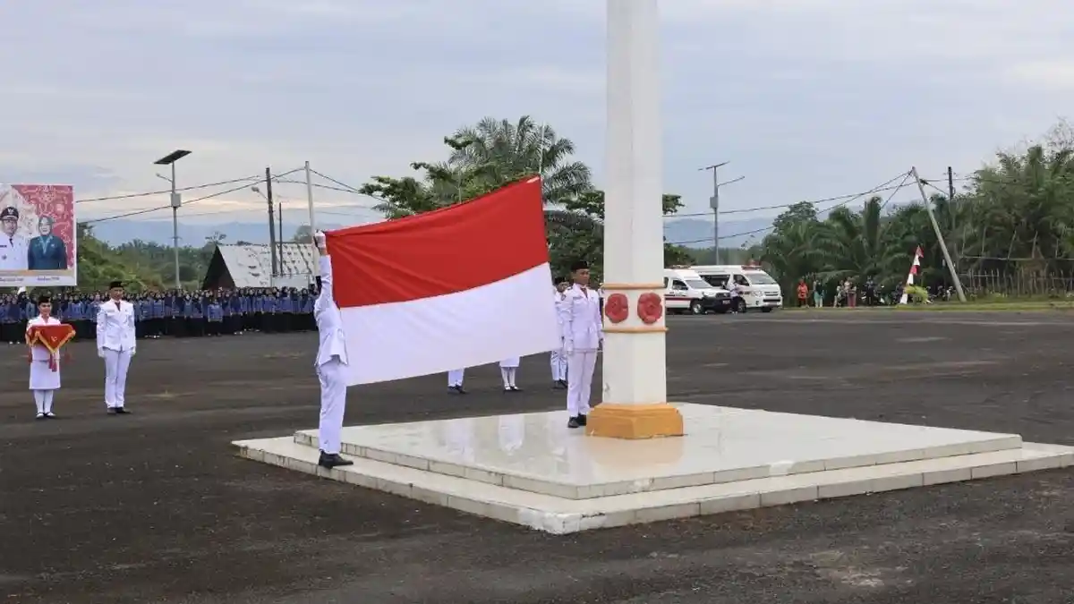 Bupati Pimpin Upacara HUT ke 17 Bengkulu Tengah, Rachmat Riyanto: Benteng Berbinar - Bupati-Bengkulu-Tengah-Pimpin-Upacara-HUT-ke-17-Rachmat-Riyanto-Benteng-Berbinar2.jpg