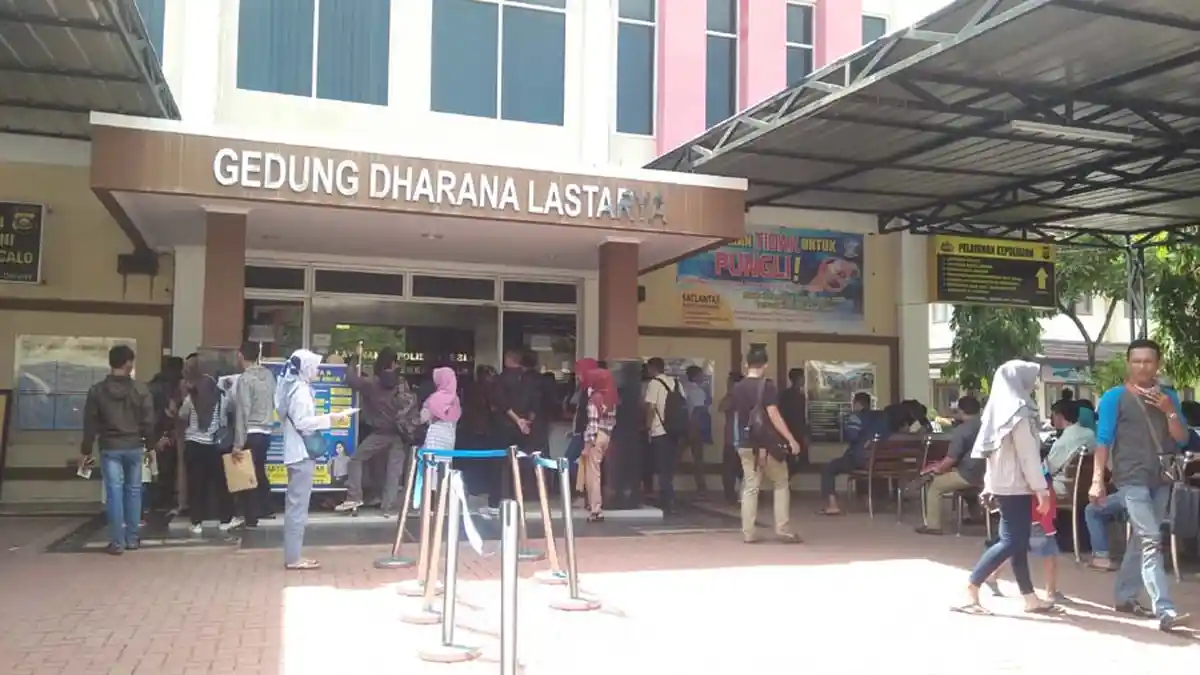 Pelayanan Kembali Beroperasi, SKCK dan SIM Polresta Palembang Ramai Sejak Pagi.