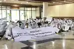 Tenaga-medis-dari-RSIA-dan-RSJ-Aceh-menduduki-lobi-Kantor-Gubernur-Aceh.jpg