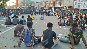 aksi-massa-di-Mkw-PB.jpg