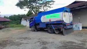 Polsek-Kalukku-mengamankan-sebuah-truk-tangki-Hino-Dutro-bernomor-polisi-DN-1308-RK.jpg