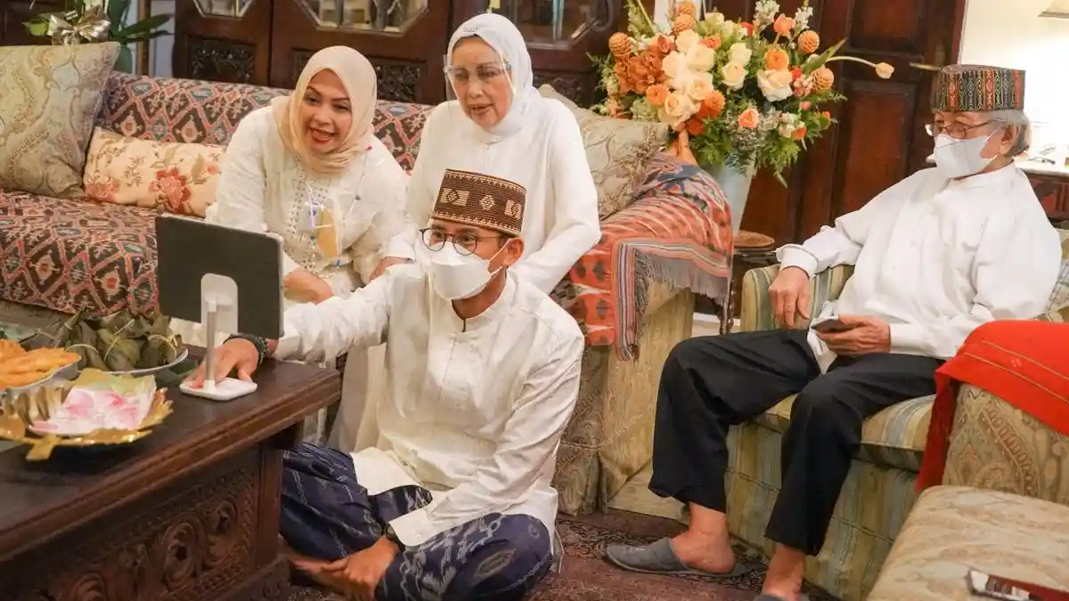 Tidak Mudik, Sandiaga Uno Bikin Asik Silahturahmi Keluarga Lewat Video Conference