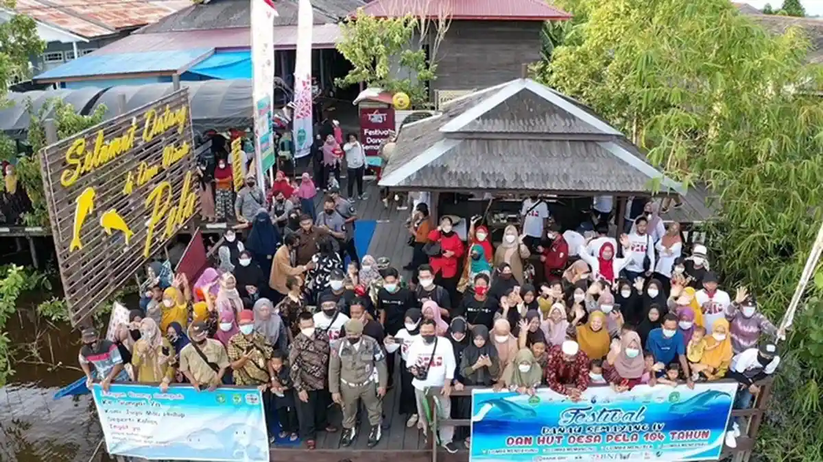 Disambut Meriah, Warga Desa Melintang Bahagia Dikunjungi Gubernur Isran