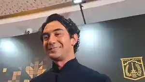 Reza-Rahadian-1-21112025.jpg