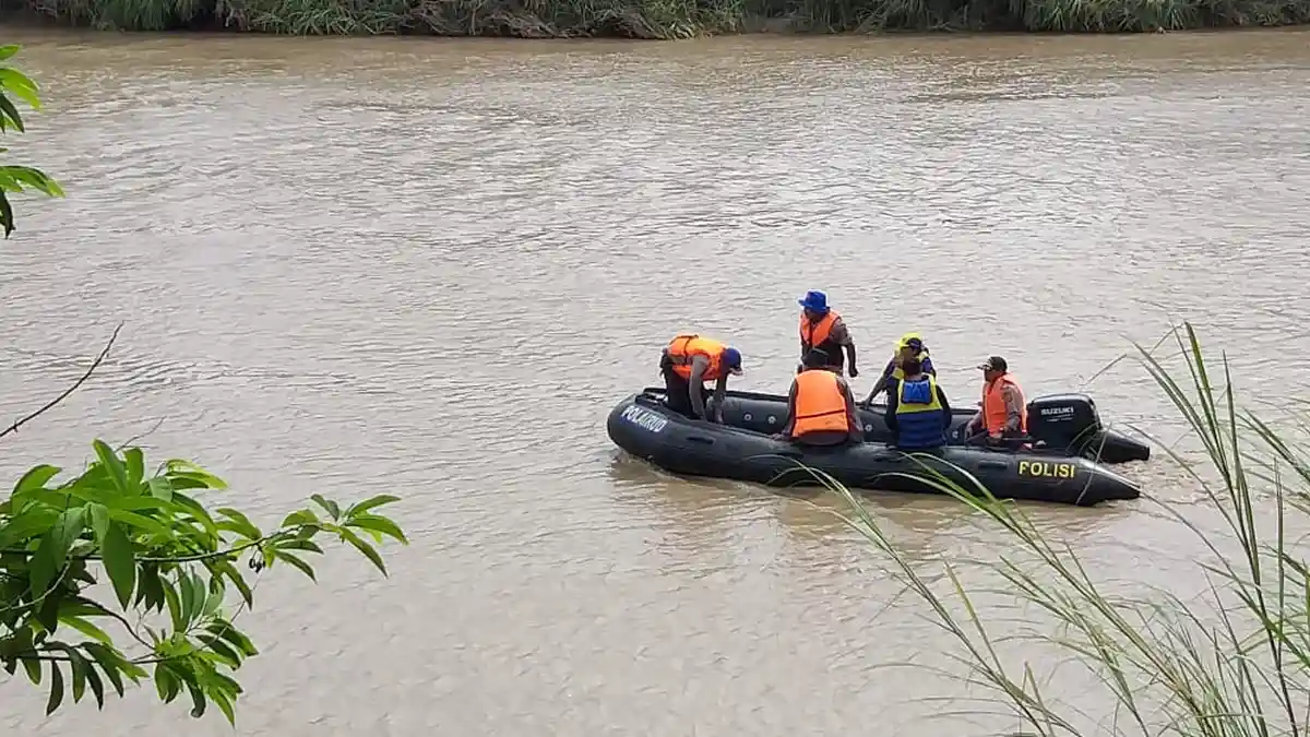 Sudah Dua Hari Dicari, Bocah yang Tenggelam di Sungai Cimanuk Belum Ditemukan