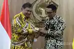 ridwan-kamil-resmi-bergabung-ke-partai-golkar_20230118_191245.jpg