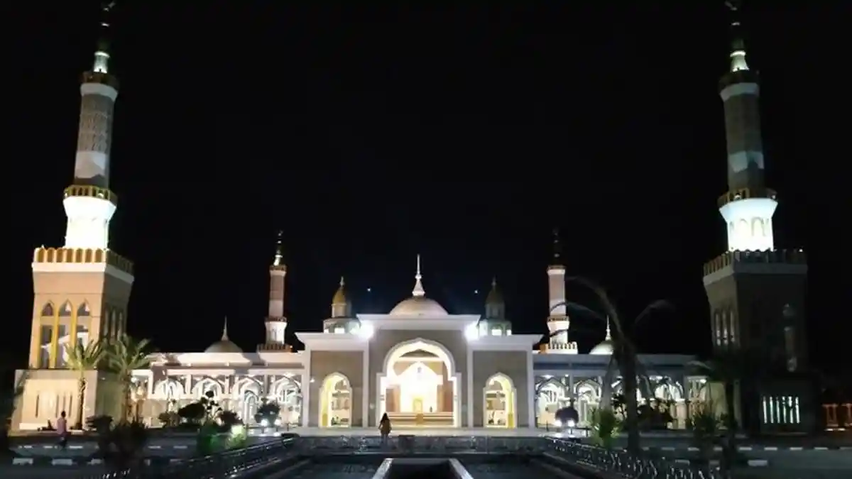 8 Keutamaan Sholat Tahajud di Malam Ramadhan, Berikut Panduan Serta Bacaan Niatnya