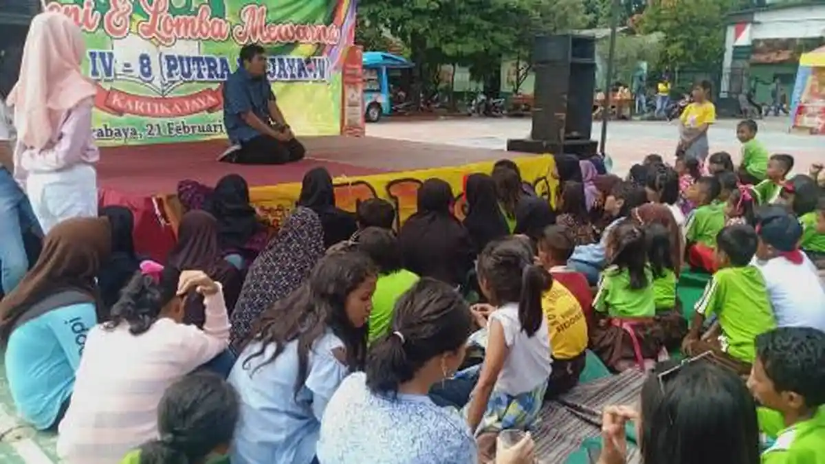 Semangat Berinfak Semakin Tinggi Usai Menikmati Dongeng di SD Wijaya Putra 4 Surabaya