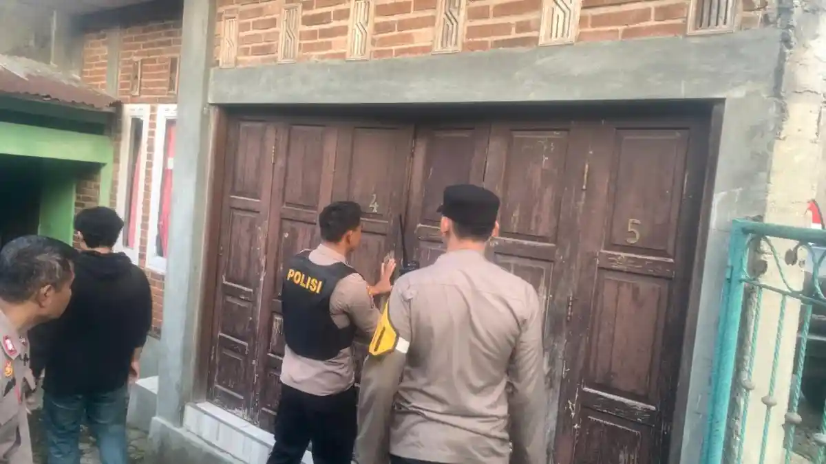 Polisi Evakuasi ODGJ yang Ngamuk di Kertek Wonosobo