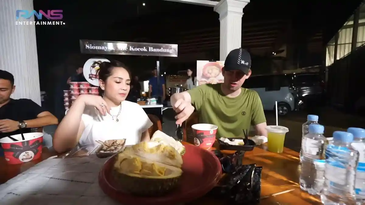 Nagita Slavina Ajak Alan Walker Icip Durian untuk Pertama Kali