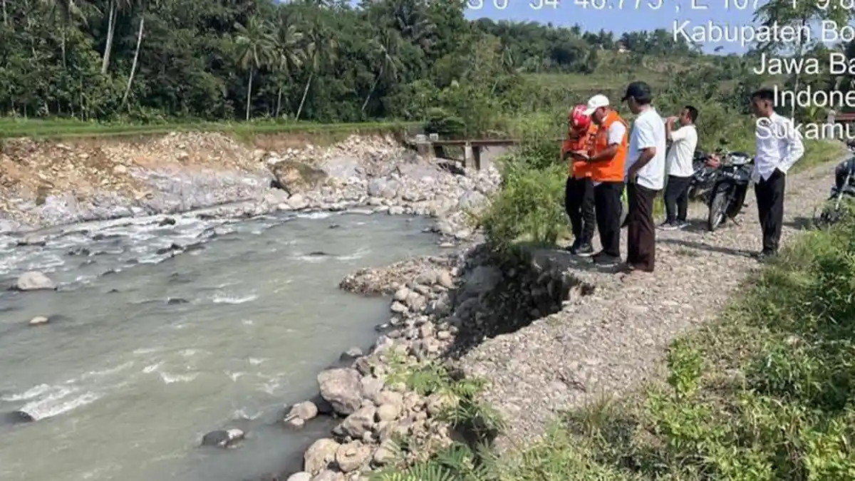 Luapan Cipamingkis Bogor Bikin Pinggir Sungai Terus Terkikis, Jalur Berubah, Akses Warga Terdampak