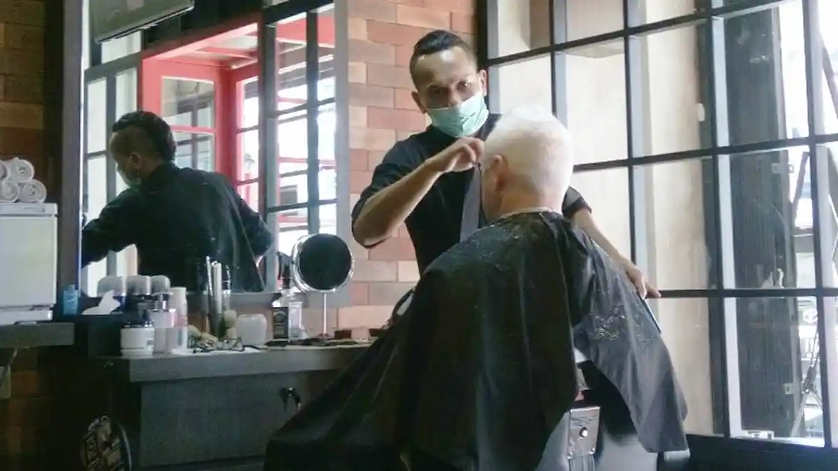 Paket Potong Rambut Plus Plus di Starbox Nagoya Hill Hanya Rp 75 Ribu