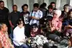 Angelina Sondakh Konperensi Pers dirumahnya 