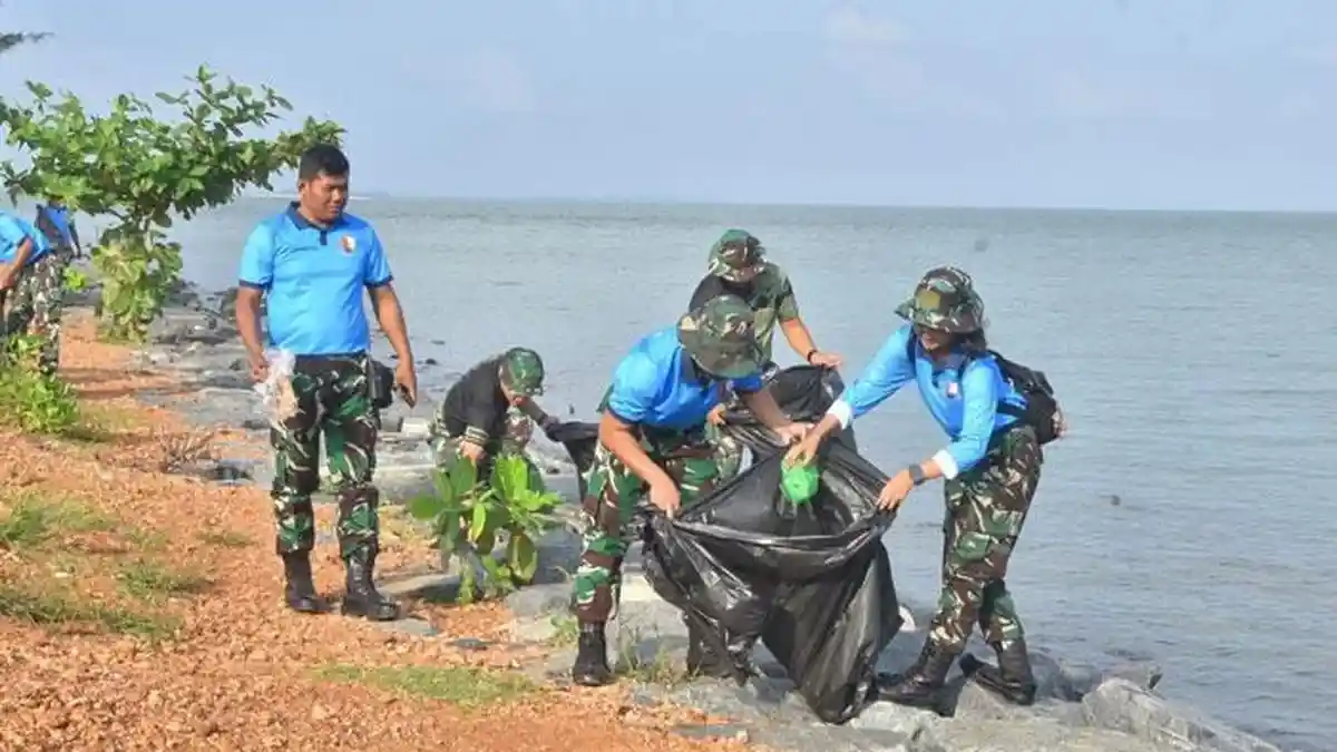 Lanud RHF Tanjungpinang Gelar Bakti Kebersihan Sambut Hari Bakti ke 77 TNI AU