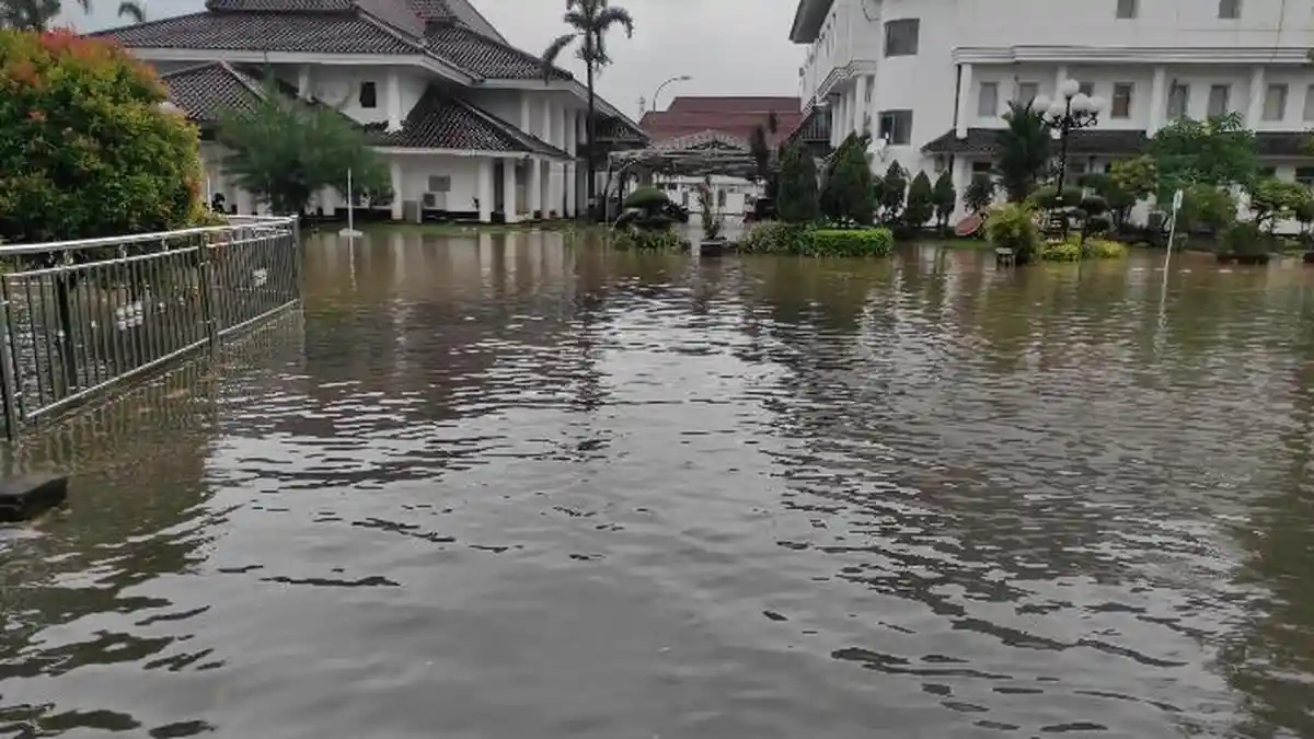 Diguyur Hujan, Kantor Pemda Karawang Terendam Banjir