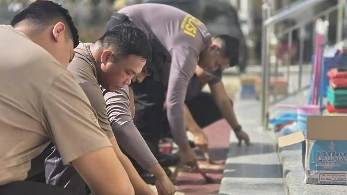 Mahasiswa STIK Baksos dan Bantu Alat Kebersihan di Masjid Nurul Ikhlas Langsa