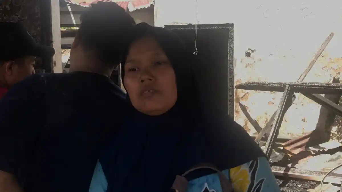 “Api Sudah Membesar, Saya Dilarang Masuk,” Siti Pasrah Lihat Kontrakannya Terbakar di Bukittinggi