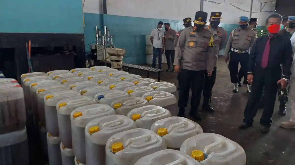 Datangi Perusahaan Minyak Goreng di Batam, Kapolda : Kalau Ada yang Macam-macam Laporkan Saya!