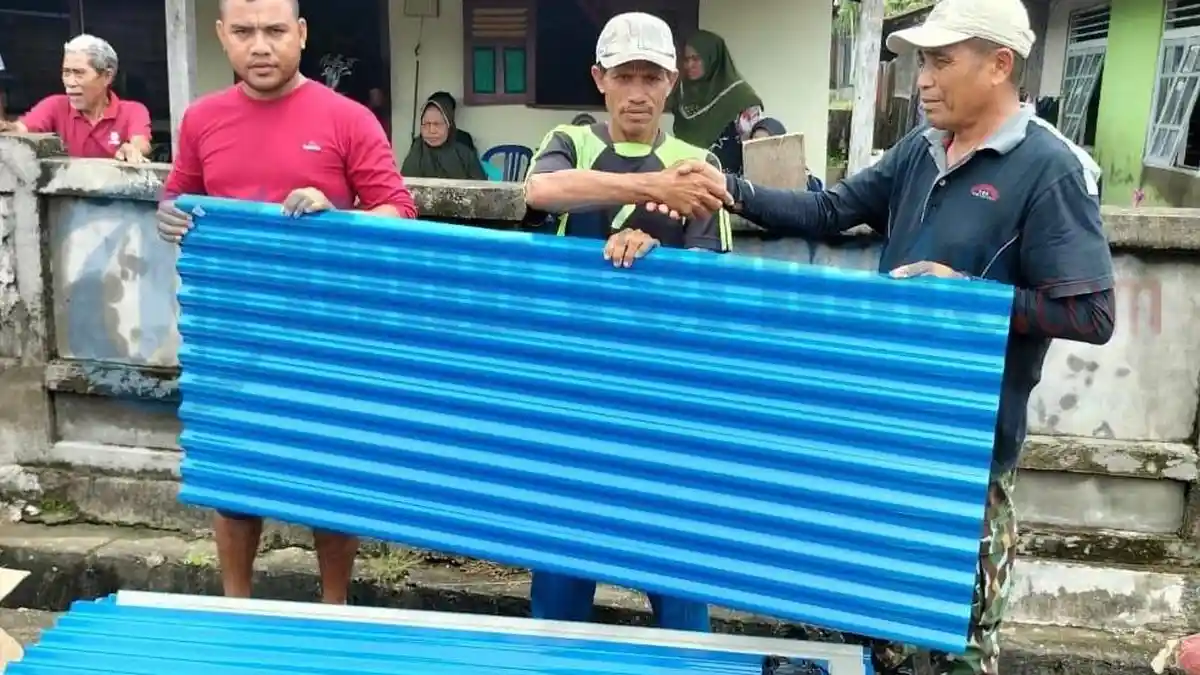 Pemkab Salurkan Bantuan ke Warga Terdampak Bencana Puting Beliung di Halmahera Selatan