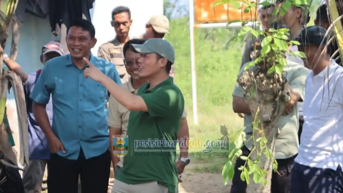 Bupati Pesisir Barat Pastikan Kantor Kelurahan Pasar Krui Dibangun Tahun Ini