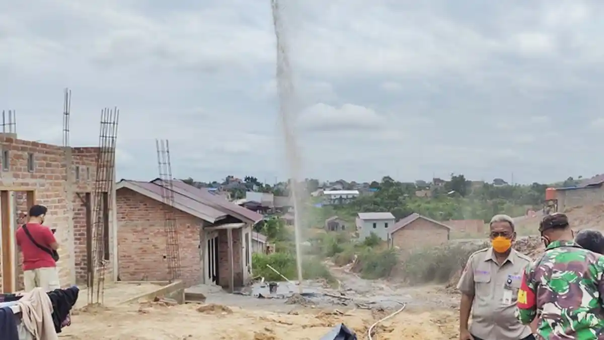 Semburan Lumpur Setinggi 4 Meter di Sepinggan Balikpapan, Bermula dari Pengeboran Tanah