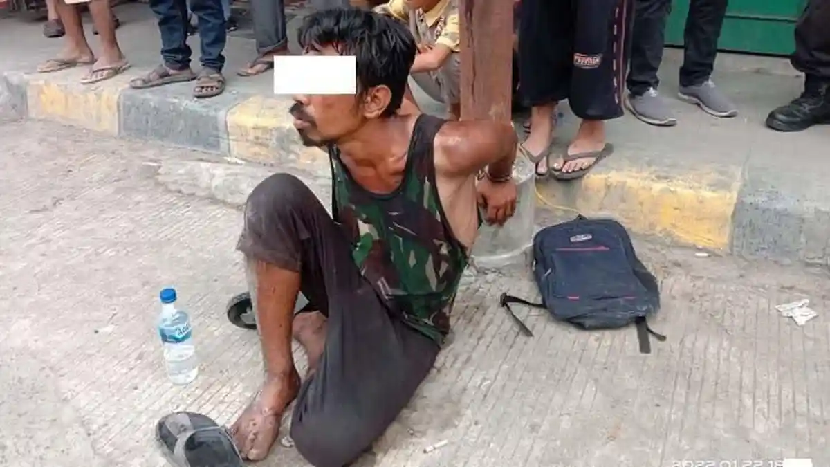 Mengamuk dan Melempari Pengendara, Pria Sakit Jiwa Diikat di Tiang Listrik