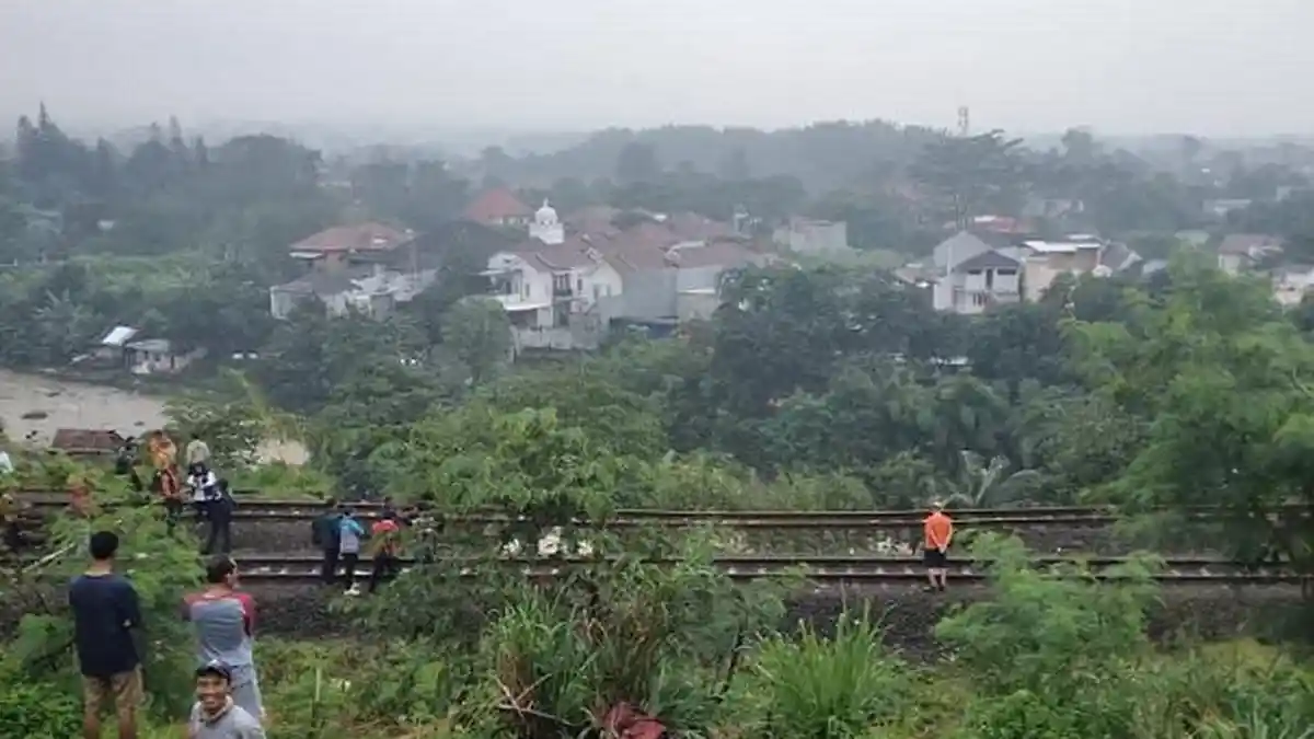Usai Terdampak Longsor, Begini Upaya PT KAI Agar KA Pangrango Kembali Beroperasi