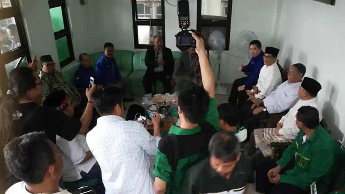 Double Y Sabar Menunggu Pasangan Rustam-Irwansyah