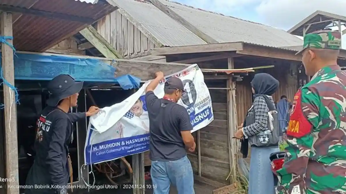 Bawaslu  Pantau Penertiban APK Paslon Pilkada HSU 2024 yang Masih Terpasang