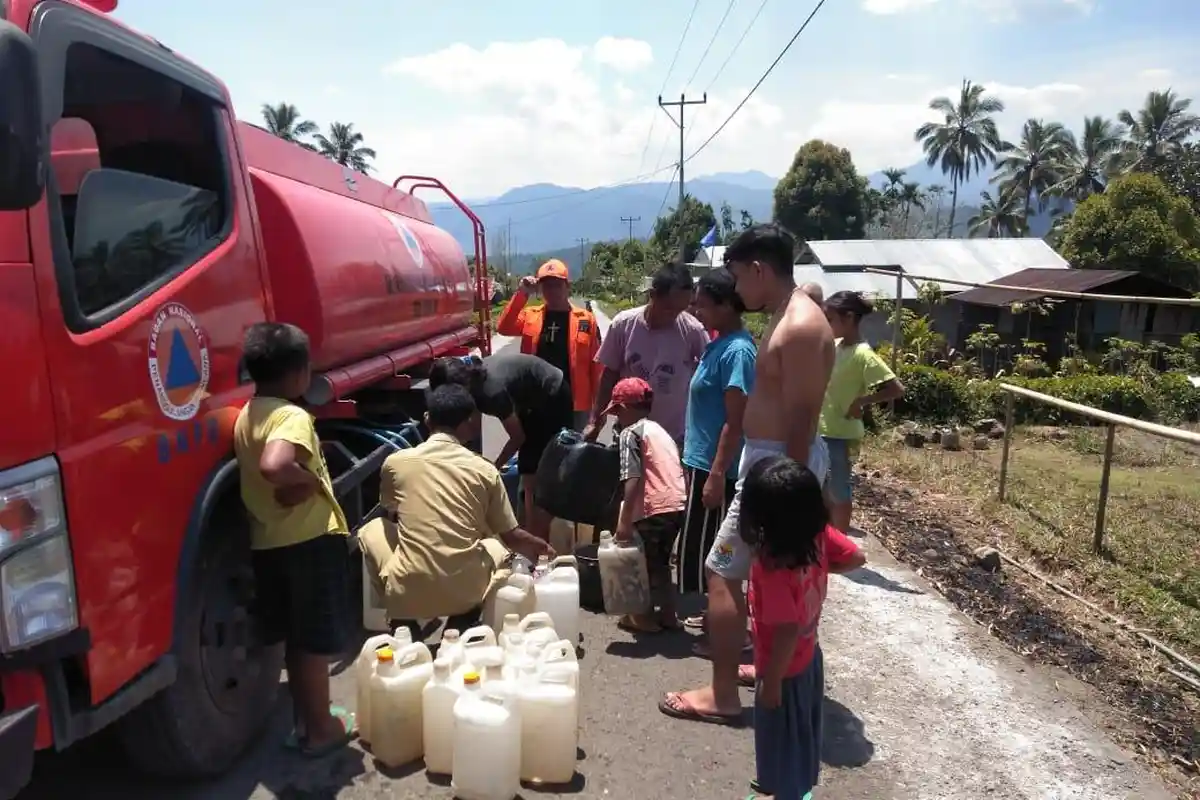 Terima Air Bersih, Warga Mbengan Manggarai Timur Sebut Tuhan Yesus Datang ke Dunia