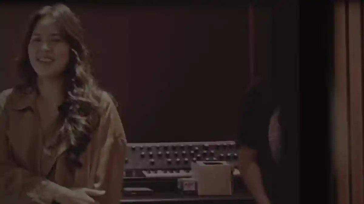 Chord Gitar dan Lirik Lagu 'Love & Let Go' Raisa, Kunci dari C: Don't be Afraid to Ever Let Me Go