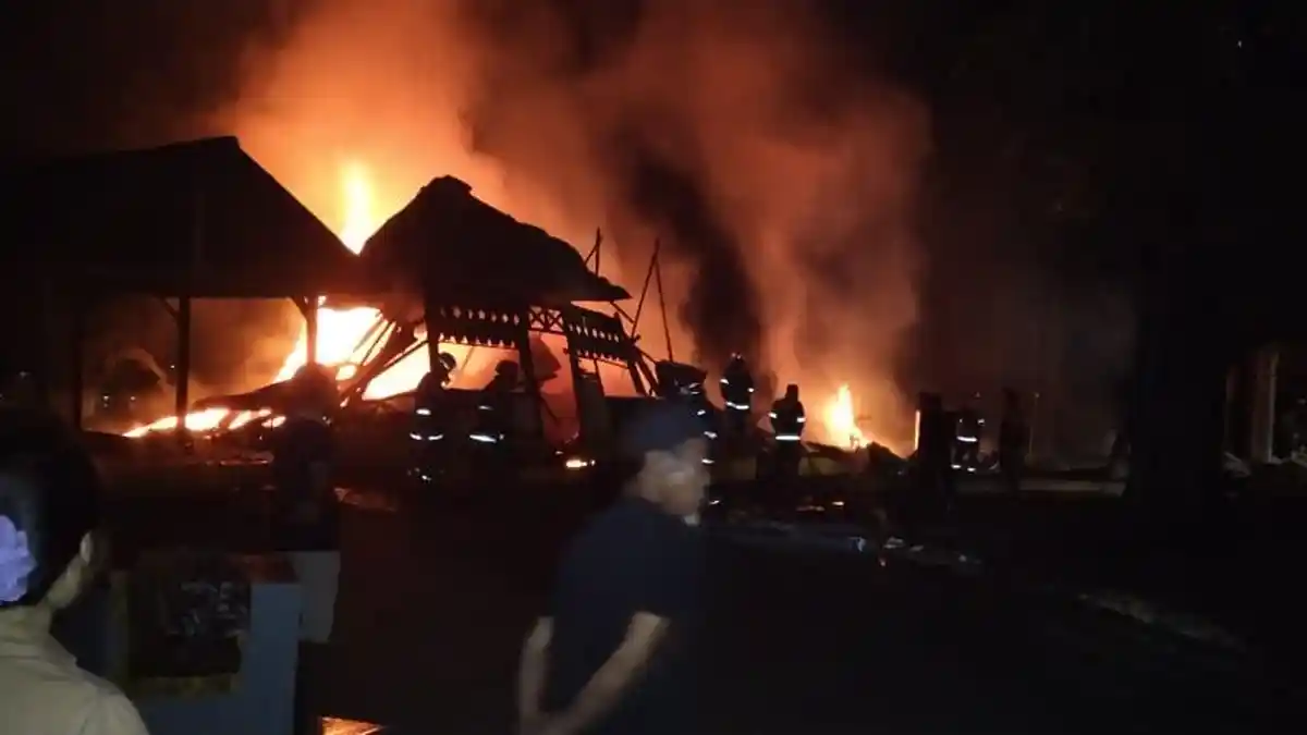 Kebakaran di Jalan Trans Sulawesi Palopo, Macet hingga 16 Kilometer