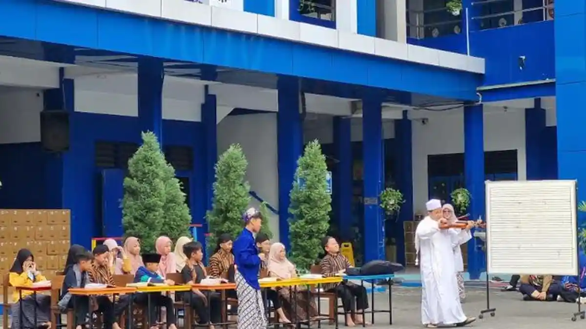 Peringati Hari Guru 2025, Siswa SD Muhammadiyah Manyar Gresik Gelar Drama Perjuangan KH Ahmad Dahlan