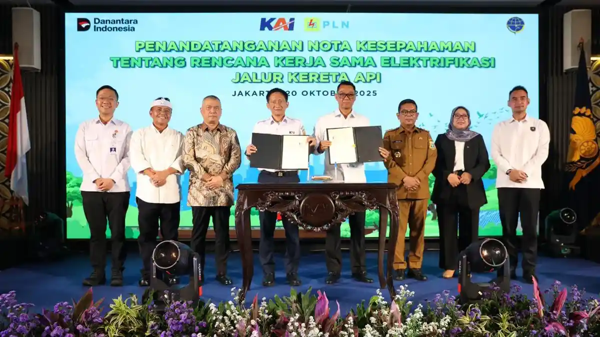 PLN - KAI Berkolaborasi, Siap Elektrifikasi Jalur Kereta Indonesia