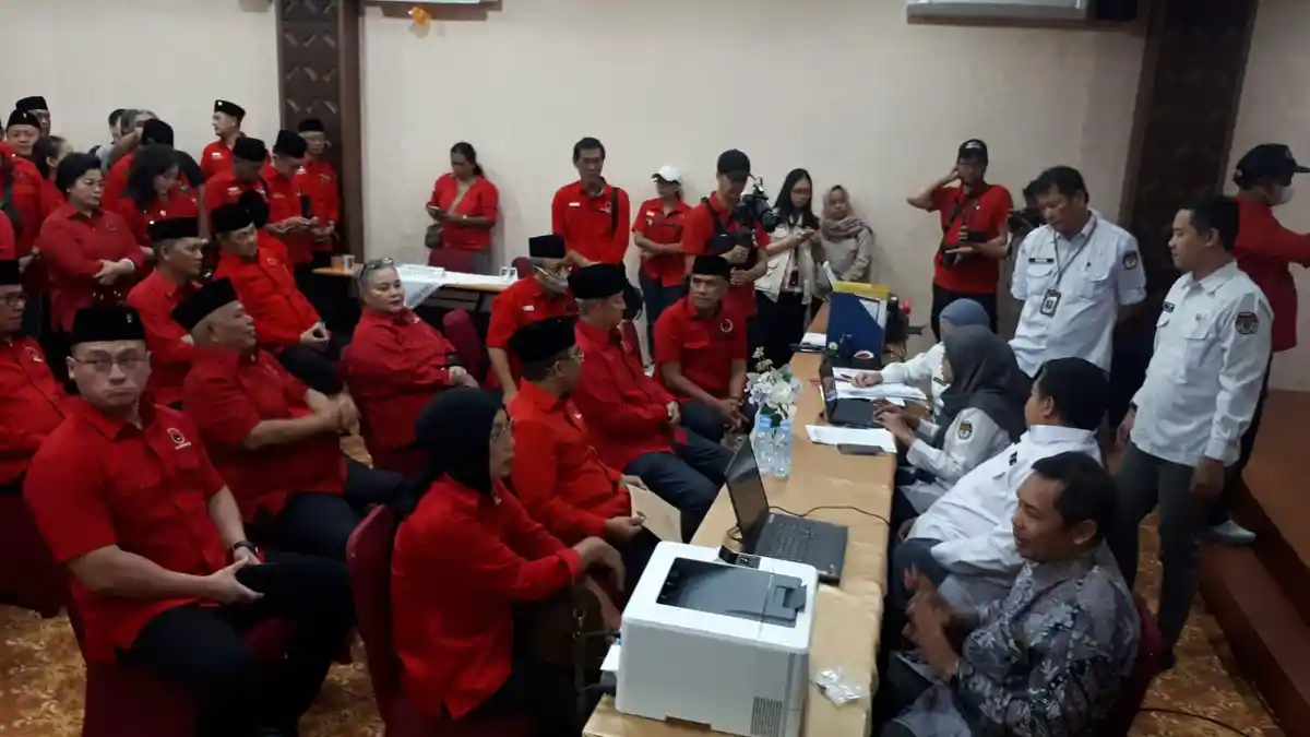 Daftarkan Bacaleg ke KPUD, PDIP DKI Targetkan Bisa Pecah Rekor Kursi DPRD di Pemilu 2024