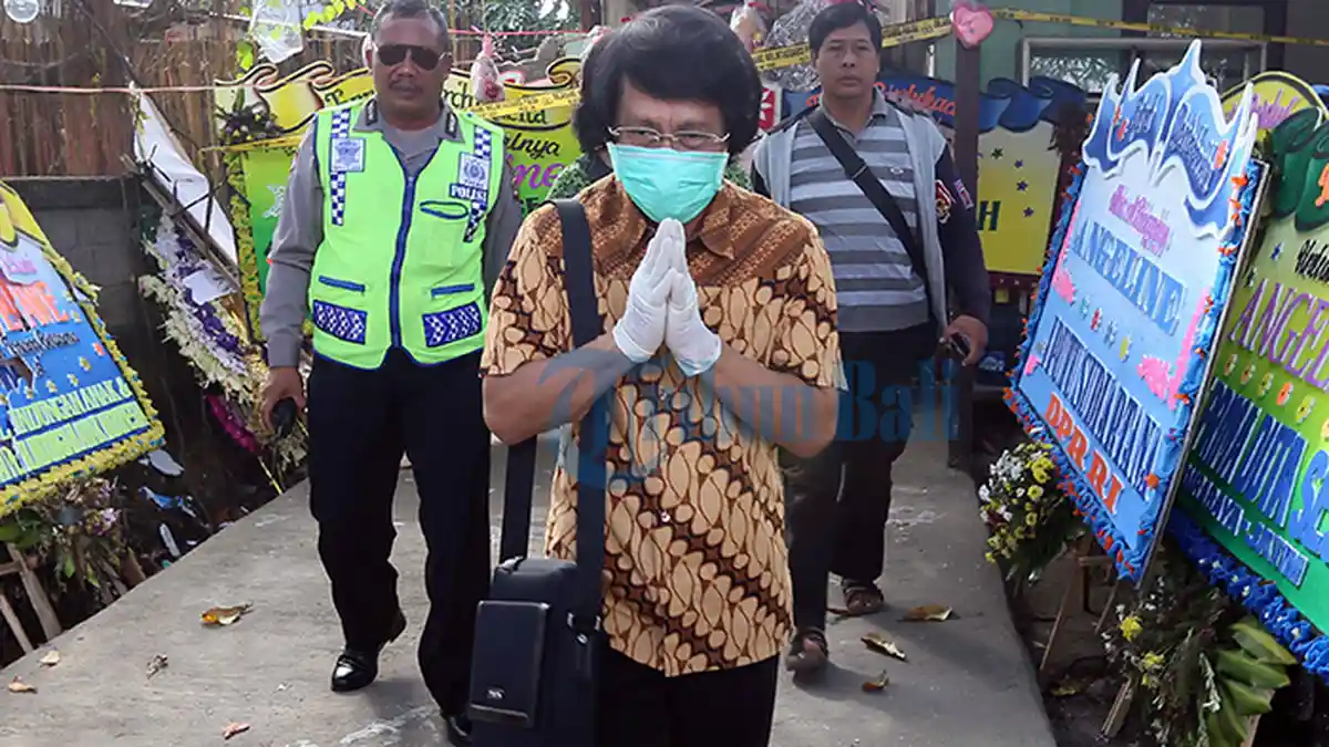 Kak Seto Pakai Masker Datangi Lokasi Temuan Mayat Engeline