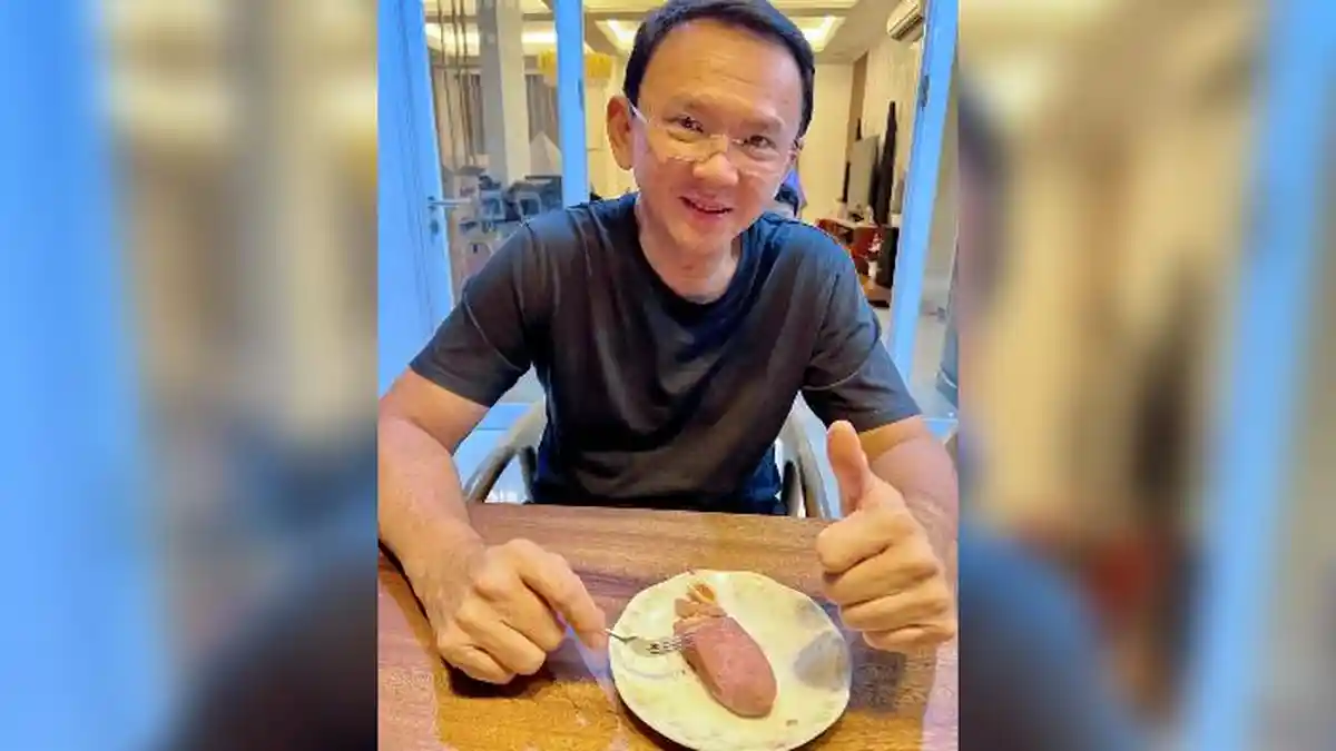 Ahok Terlihat makan Goguma Ppang, Roti Asal Korea yang Lagi Viral