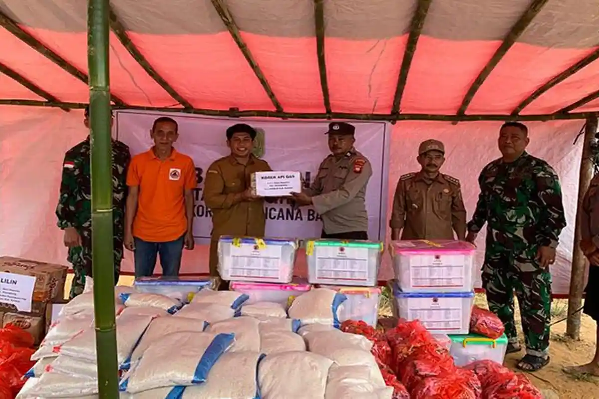 Ratusan Karung Beras dan Mie Instan Disalurkan untuk Warga Sejangkung Sambas